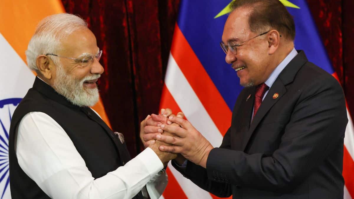 PM Modi Vows Stronger India-Malaysia Ties in Strategic Pivot; Says No Room for Double Standards on Terror â Firstpost