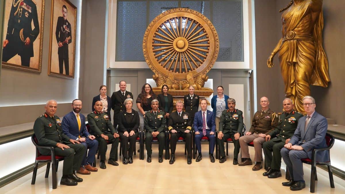 Why did the US envoy visit India’s army command near Pakistan?