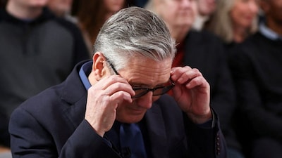 British Prime Minister Keir Starmer adjusts his glasses as he waits to deliver his speech at Horntye Park Sports Complex in St Leonards, UK, February 05, 2026. File Image/Pool via Reuters