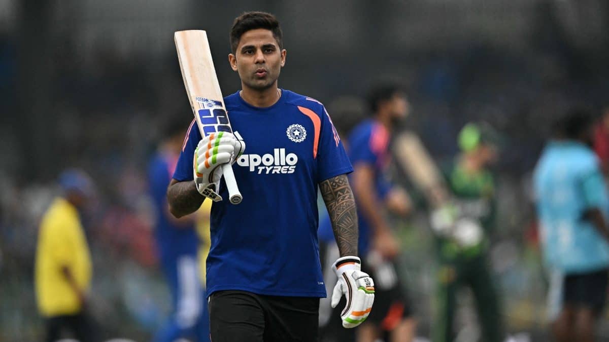 India continue with no-handshake policy as Pakistan win toss and opt to field first in Colombo