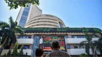 Sensex slips 256 pts, Nifty below 25,450 in early trade as banks, autos drag. File image