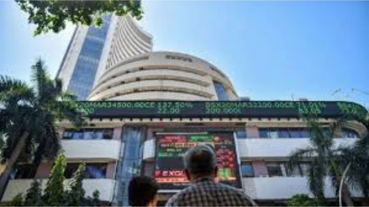 Sensex slips 256 pts, Nifty below 25,450 in early trade as banks, autos drag. File image Sensex slips 256 pts, Nifty below 25,450 in early trade as banks, autos drag. File image