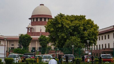 The plea alleges that metro station closures and curbs on train services continued despite the court’s order. File photo/Reuters