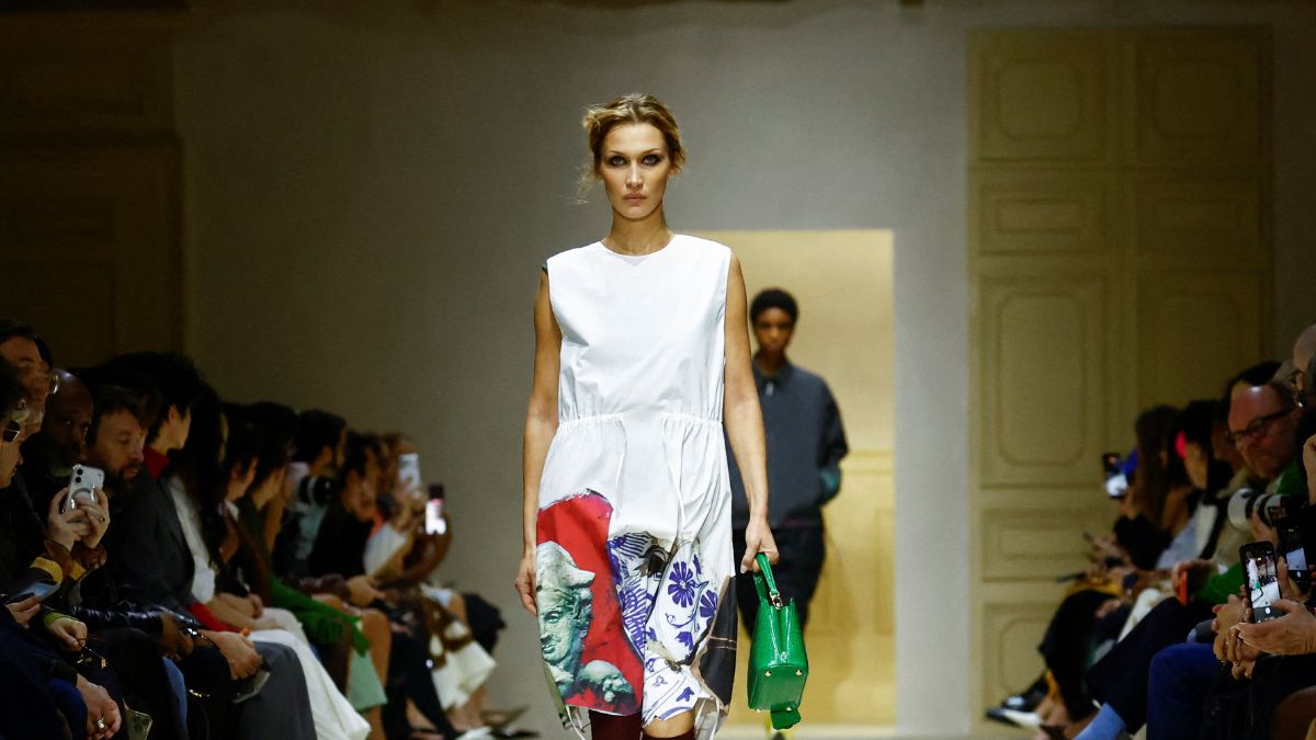Model Bella Hadid walks for the Prada Fall/Winter 2026/2027 collection with a messy ponytail in Milan, February 26, 2026. File photo/REUTERS Model Bella Hadid walks for the Prada Fall/Winter 2026/2027 collection with a messy ponytail in Milan, February 26, 2026. File photo/REUTERS