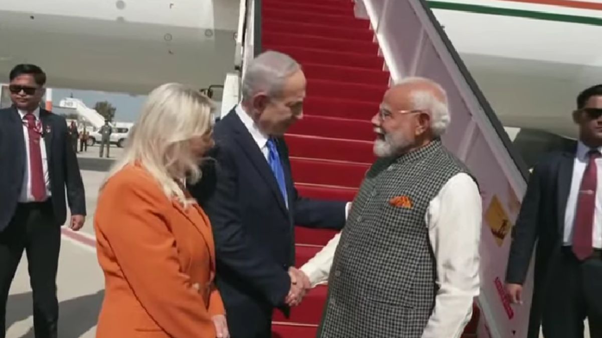 PM Modi Israel Visit Live Updates: Israeli Prime Minister Netanyahu welcomes PM Modi at the airport PM Modi Israel Visit Live Updates: Israeli Prime Minister Netanyahu welcomes PM Modi at the airport
