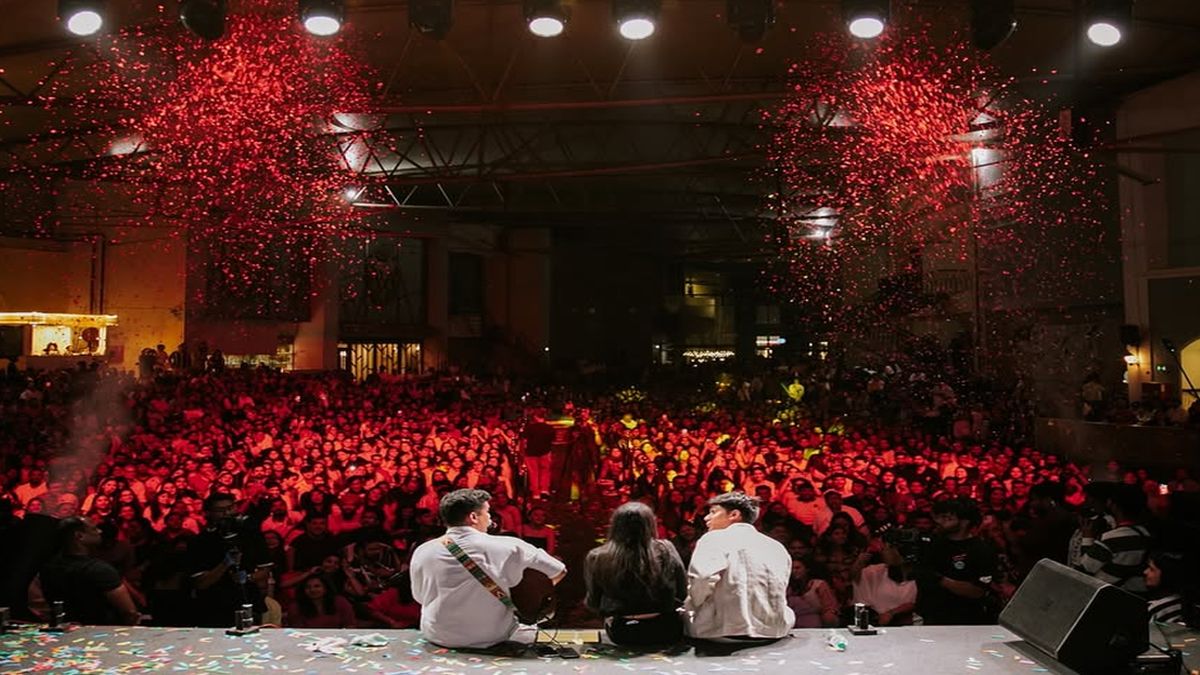 Backstage Siblings, a brother-sister duo, at one of their Mumbai's bhajan clubbing event. Image Courtesy: @backstagesiblings/Instagram Backstage Siblings, a brother-sister duo, at one of their Mumbai's bhajan clubbing event. Image Courtesy: @backstagesiblings/Instagram