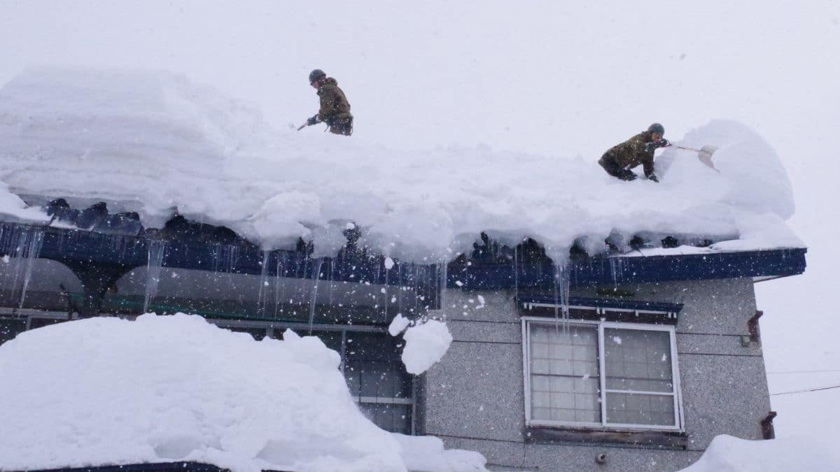 At least 35 die in Japan in heavy snowfall, warning of avalanches issued