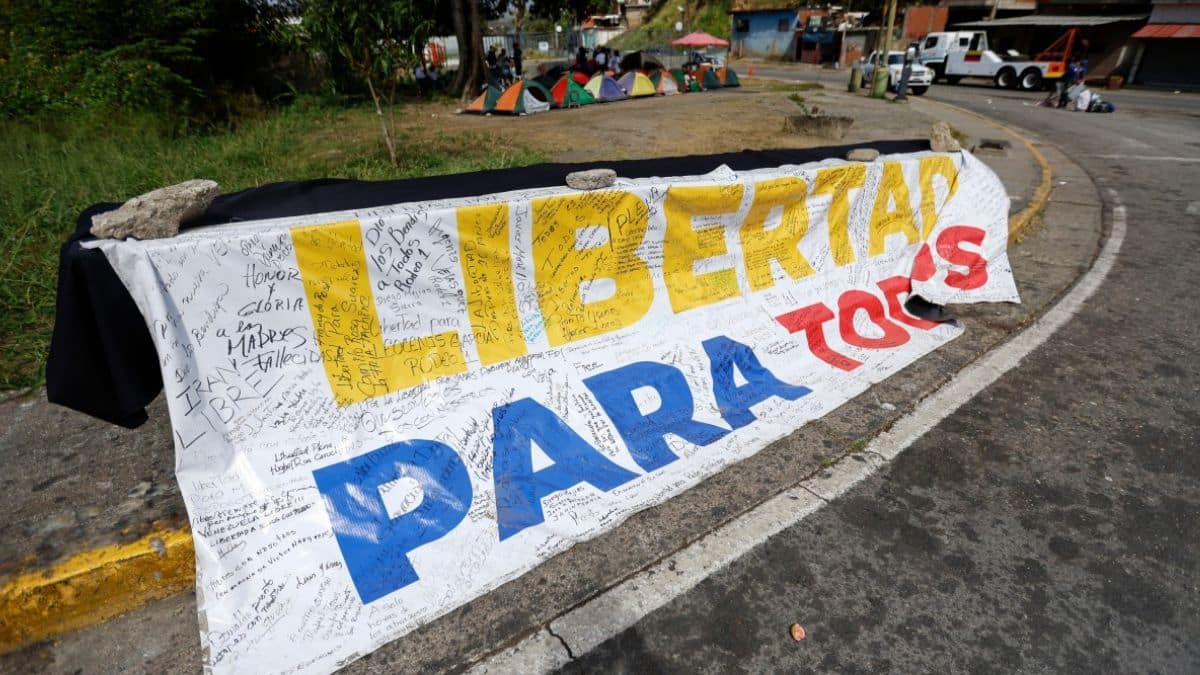 More than 200 Venezuelan political prisoners launch hunger strike over limits of new amnesty law