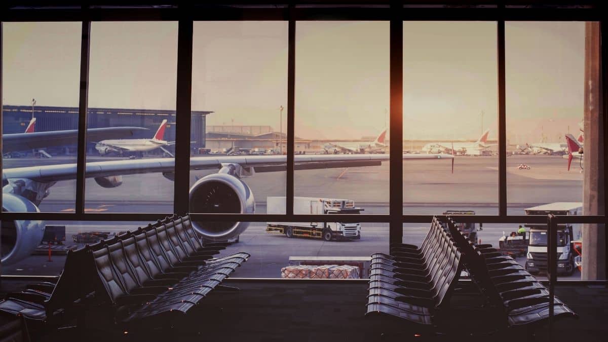 10 largest airports in the world that handle massive traffic