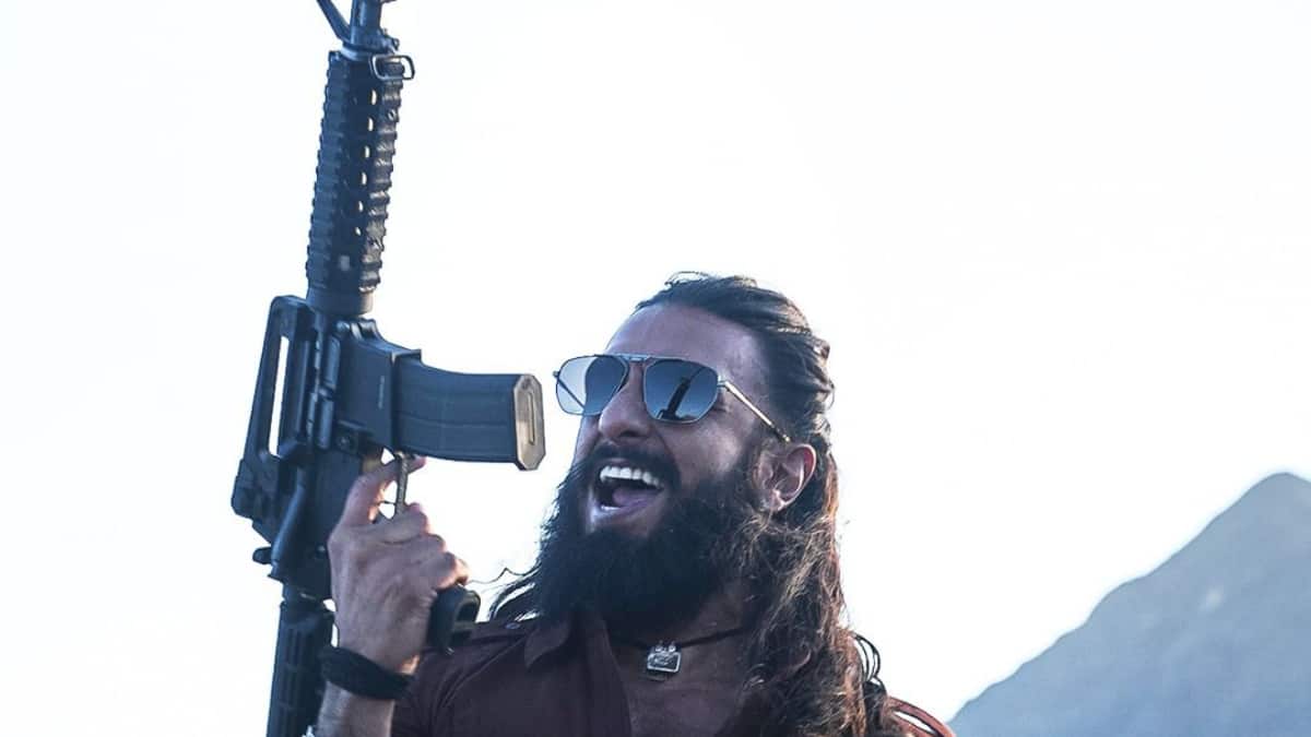 Rumour Debunked: Ranveer Singh's 'Dhurandhar' vanity van truth out: 'One Vanity, Two Cars'- Source shuts the claims