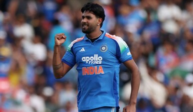 Reports claim that Mohammed Siraj is already on his way to Mumbai to join the squad as Harshit's replacement. Image: Reuters