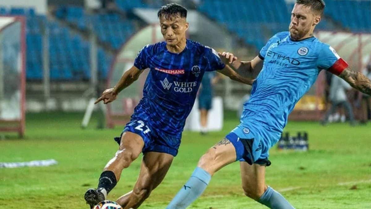 ISL crisis averted after Kerala Blasters locked out of home ground hours before Mumbai City clash