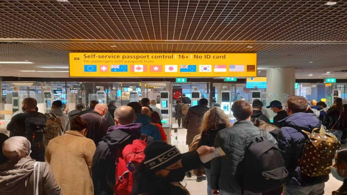 EU airports see long delays as bloc collects fingerprints, photographs of non-citizen visitors