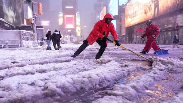Bomb cyclone in US: How ‘strongest snow storm in a decade’ has ...