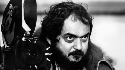 एपस्टीन फाइल्स: क्या कुब्रिक की 'आइज वाइड शट' ने की थी भविष्यवाणी? क्या उनकी हत्या हुई थी.