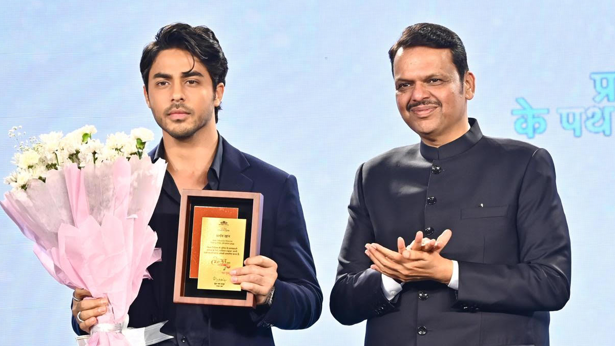 Aryan Khan wins Best Debutant Director of the Year for Netflix's 'The Ba***ds of Bollywood', receives award from Maharashtra CM Devendra Fadnavis: WATCH Aryan Khan wins Best Debutant Director of the Year for Netflix's 'The Ba***ds of Bollywood', receives award from Maharashtra CM Devendra Fadnavis: WATCH