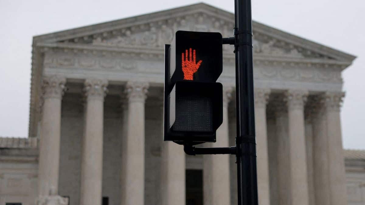 US Supreme Court eases deportation of green card holders accused of crimes