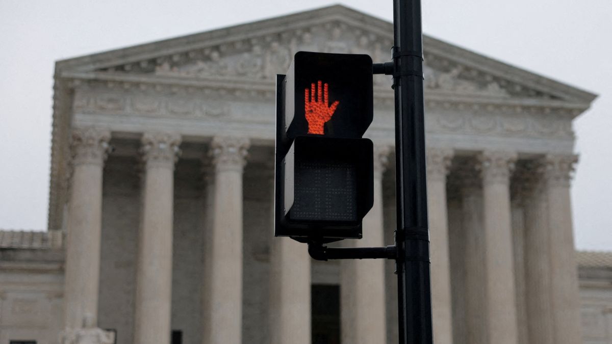 US Supreme Court eases deportation of green card holders accused of crimes