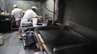 A griddle is switched off to conserve LPG gas inside Vidyarthi Bhavan restaurant, as restaurants and hotels in southern India, including the IT hub of Bengaluru, have warned of shutdowns amid disruptions in commercial LPG supply, following the US-Israeli conflict with Iran, in Bengaluru, March 10, 2026.  Reuters
