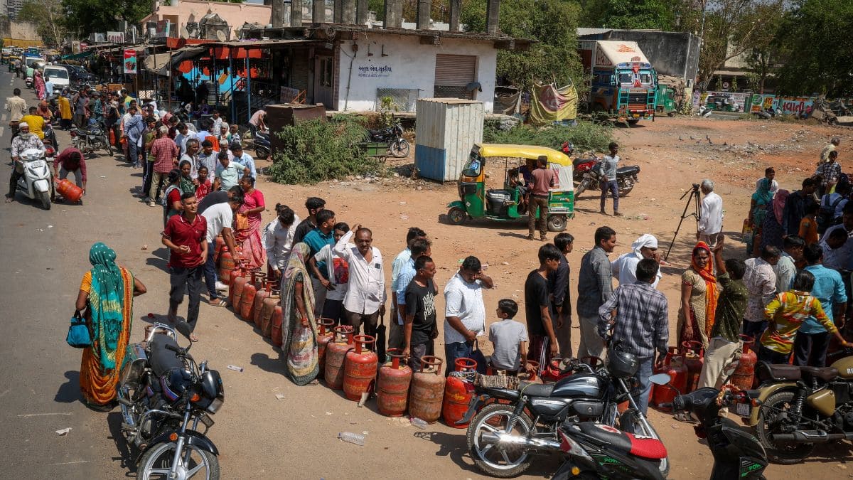 Inside thriving black market in India, where gas cylinders cost as high as Rs 6,000