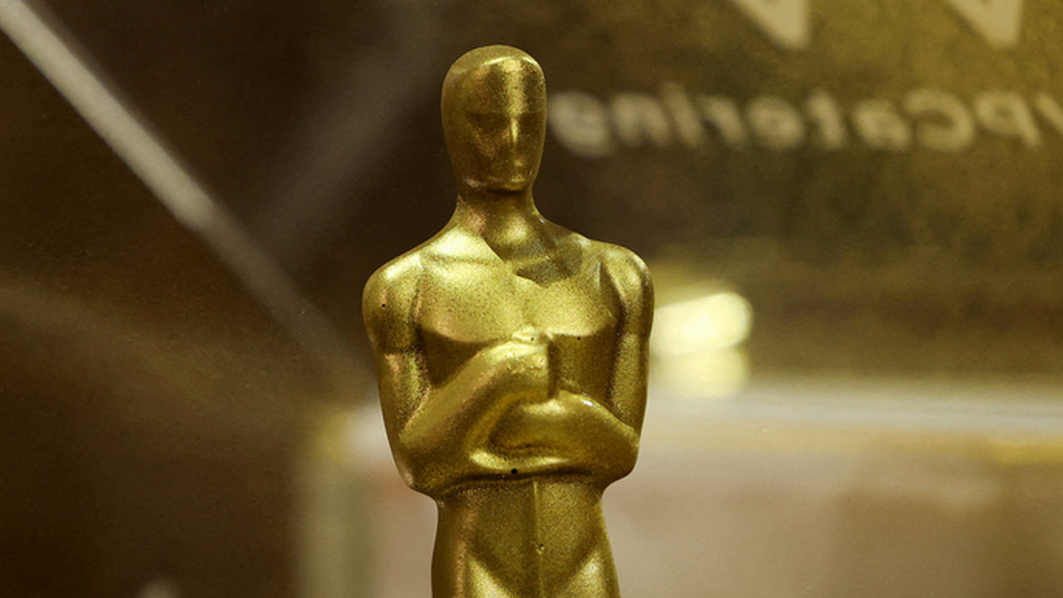 Why are Oscar statuettes are only worth $1? Why are Oscar statuettes are only worth $1?