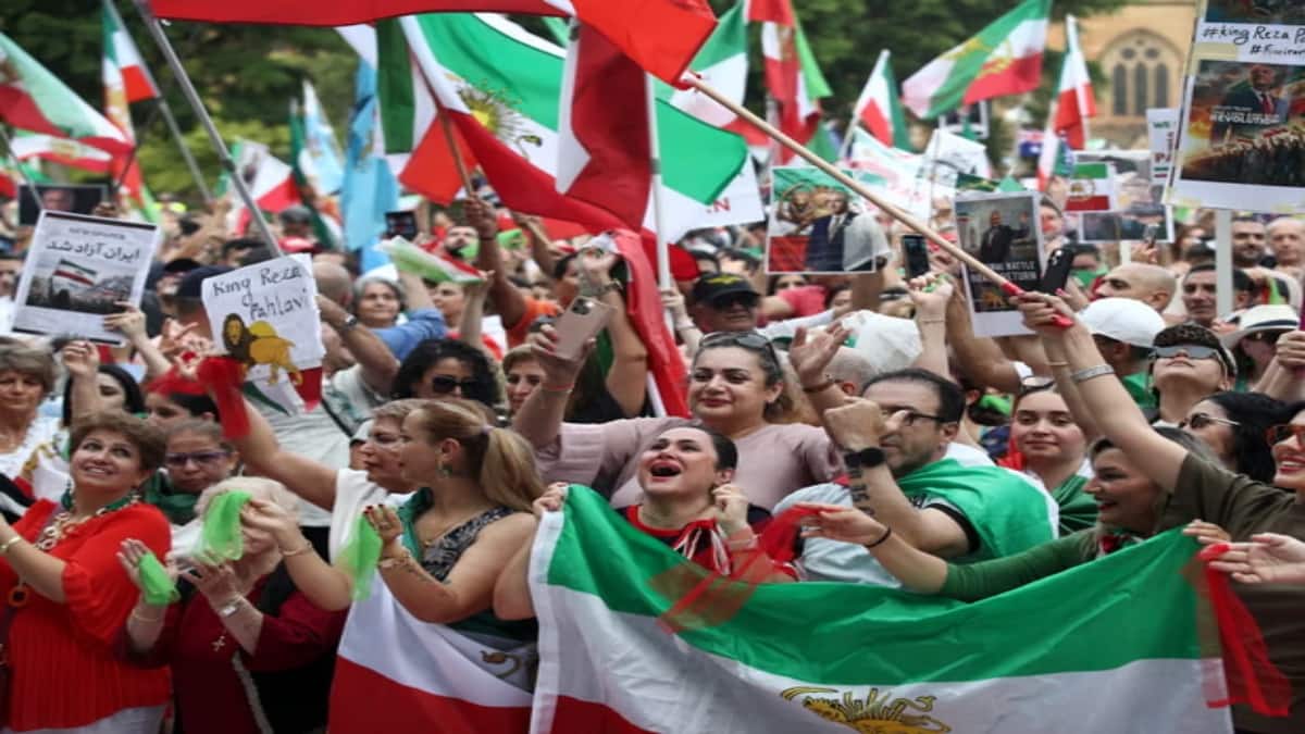 Iranians in Iran and beyond celebrate killing of Supreme Leader Khamenei as conflict intensifies | Watch