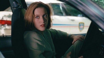 The 90s Face Returns: Grunge, Glamour, Goth Aesthetics Dominate Runways