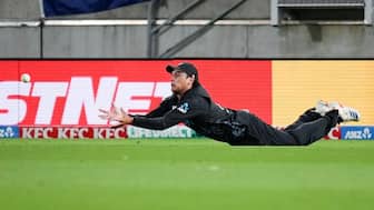 New Zealand vs South Africa LIVE Score, 4th T20: Stunning final over from Sears stops SA at 164-5 in 20 overs