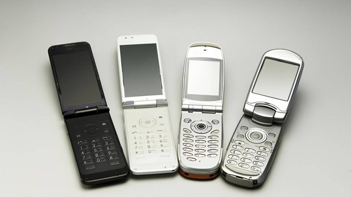 Goodbye garakē: The flip phone that defined Japanese internet culture switching off one last time Goodbye garakē: The flip phone that defined Japanese internet culture switching off one last time