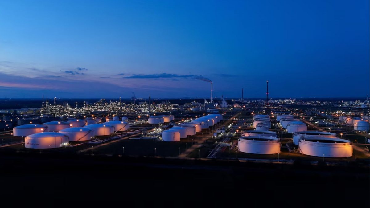 Samref oil refinery in Saudi Arabia’s Red Sea port city of Yanbu (Reuters) Samref oil refinery in Saudi Arabia’s Red Sea port city of Yanbu (Reuters)