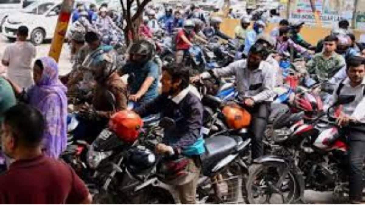 Economic hardship forces Bangladeshi workers back to West Asia despite regional conflict