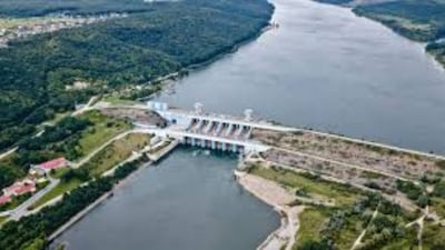 Ecological Fallout: A Russian strike on a Ukrainian power plant triggers a major oil spill, severing water supplies across Moldova.