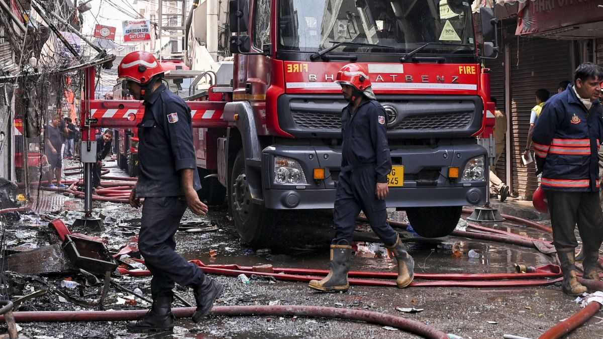 9, including 3 children, die as fire breaks out in Delhi's residential building 9, including 3 children, die as fire breaks out in Delhi's residential building