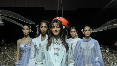 अनन्या पांडे ने लैक्मे फैशन वीक में राहुल मिश्रा के शो का समापन किया: शिल्प की सराहना.