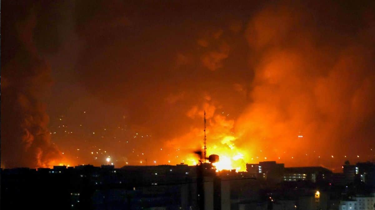 UAE News Live Updates: Explosion heard over Dubai airport as Iran expands attacks across the Gulf â Firstpost