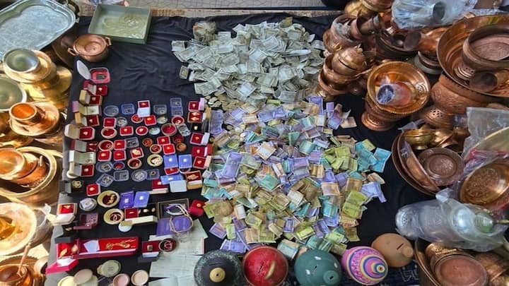 Why are Kashmiris donating gold, cash and utensils to Iran?