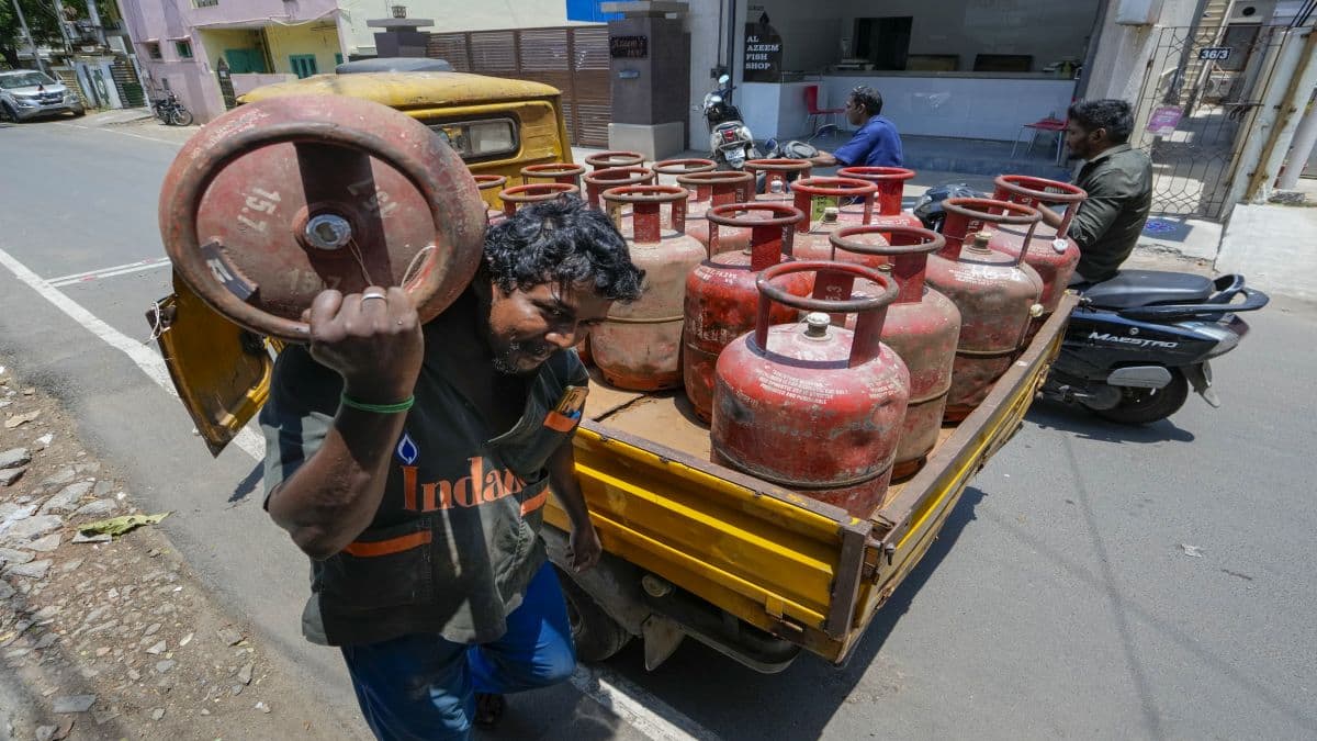 Is India facing a shortage of cooking gas cylinders amid Iran war?