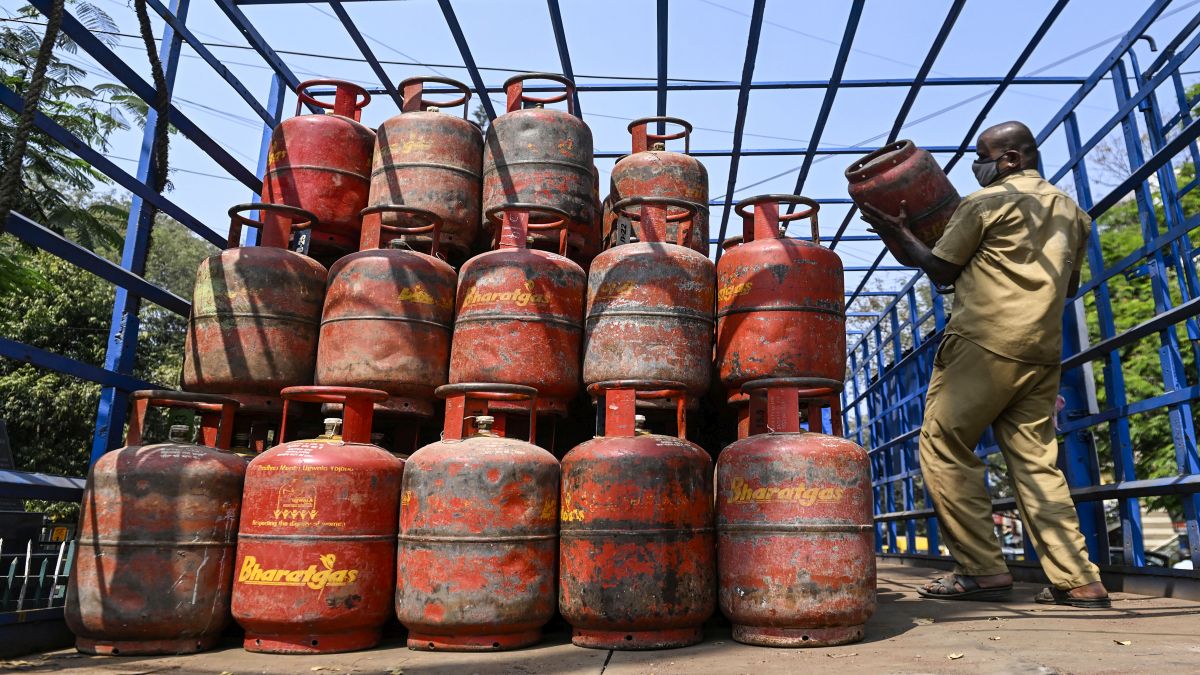 Reliance says will maximise LPG production at Jamnagar refinery, divert D6 gas to priority sector Reliance says will maximise LPG production at Jamnagar refinery, divert D6 gas to priority sector