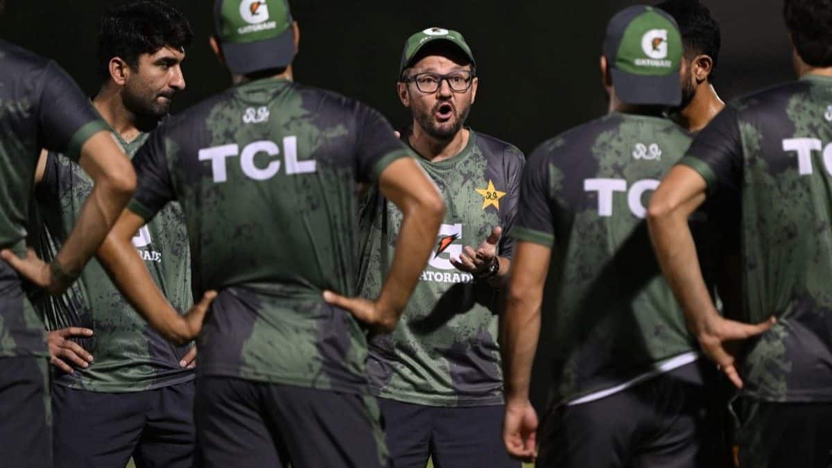 'Mike Hesson not in good books': Basit Ali drops big Mohsin Naqvi claim on Pakistan head coach