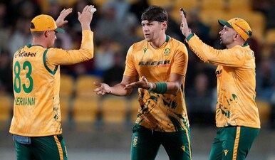 South Africa have tightened their grip in this chase with key wickets. Image: AFP