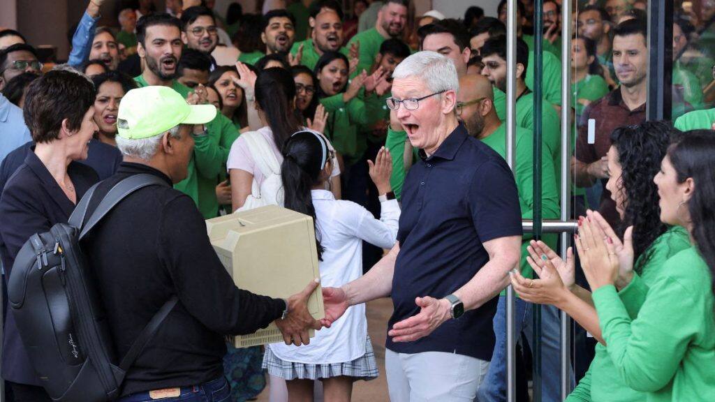 tim cook in india