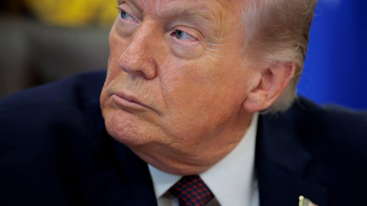 Image for 'Can't trust his mental faculties anymore': Democrats call for Trump's impeachment