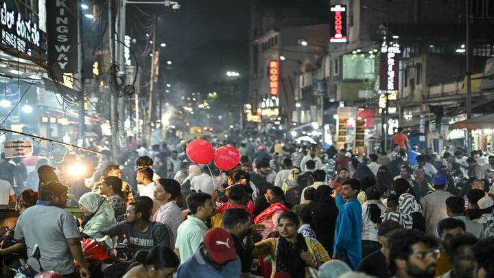 India services PMI rises to 58.8 in April as domestic demand offsets global headwinds India services PMI rises to 58.8 in April as domestic demand offsets global headwinds