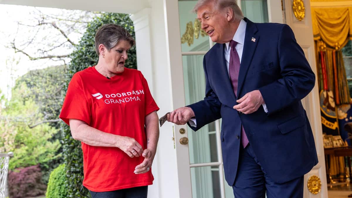 Trump gives food delivery person $100 to promote law capping taxes on tips