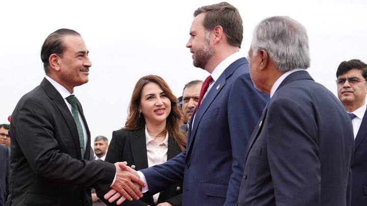 Munir in Iran, Sharif in Saudi: Does the choice of venues show who's in charge of Pakistan? Munir in Iran, Sharif in Saudi: Does the choice of venues show who's in charge of Pakistan?