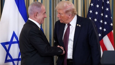 US President Donald Trump and Israel's Prime Minister Benjamin Netanyahu shake hands at a joint press conference in the State Dining Room at the White House in Washington DC on September 29, 2025. (Photo: Jonathan Ernst/Reuters) 