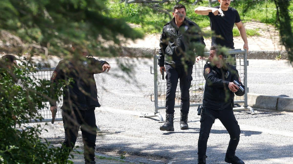 Turkey: 3 killed, 2 injured in shooting near Israeli consulate in Istanbul