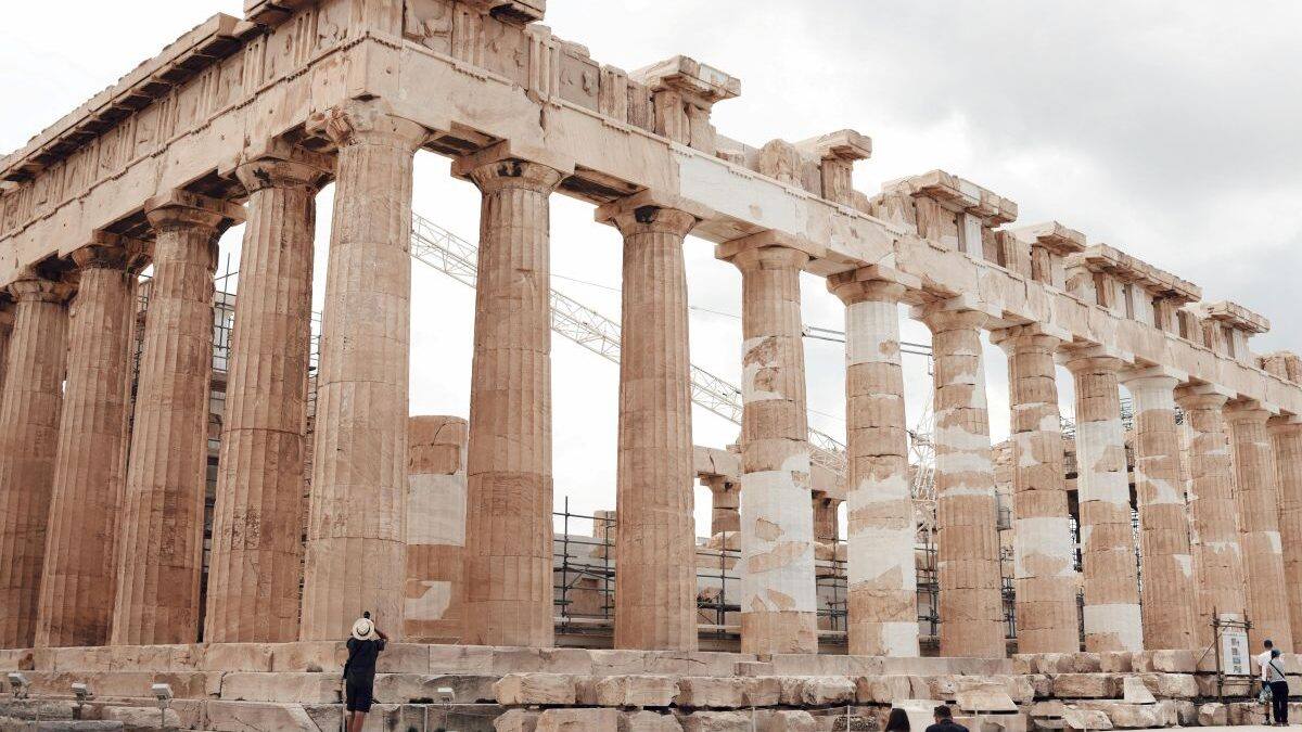 Two Greek Americans stabbed near Athens Acropolis
