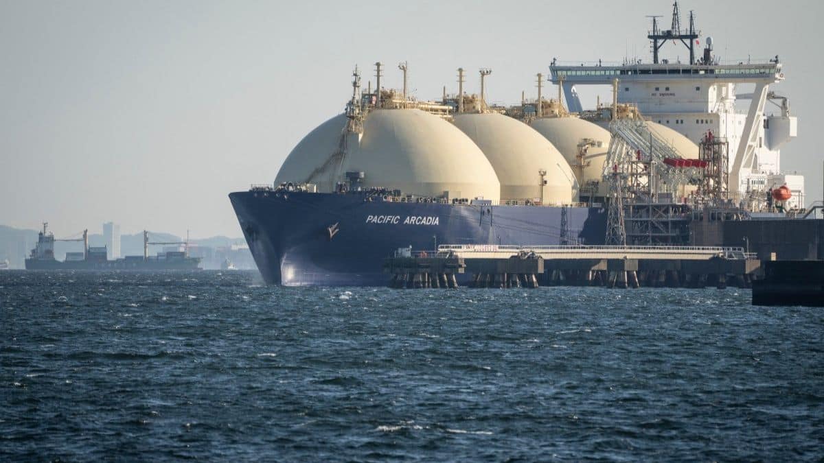 India-bound LNG carrier Disha becomes first vessel to transit Hormuz after US-Iran breakthrough