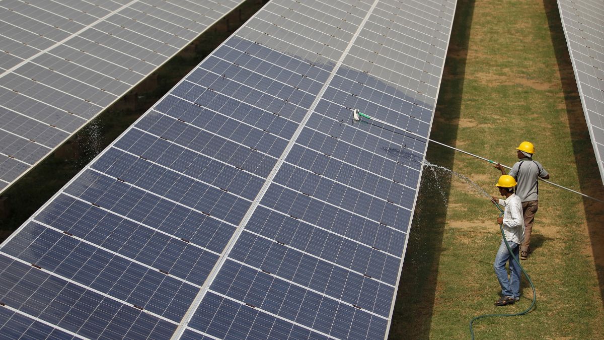 US slaps 123% anti-dumping duty on Indian solar imports. What does it ...